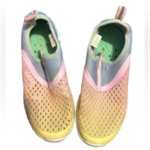 Rugged Shark Girl’s Size 2 Water Shoes Multi-Color